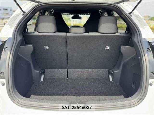 Toyota YARIS 2021-06 8039439-19