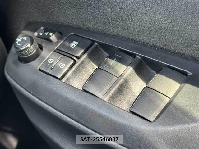 Toyota YARIS 2021-06 8039439-22