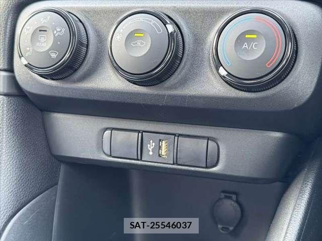 Toyota YARIS 2021-06 8039439-23