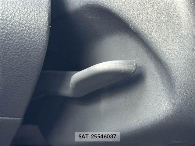 Toyota YARIS 2021-06 8039439-27