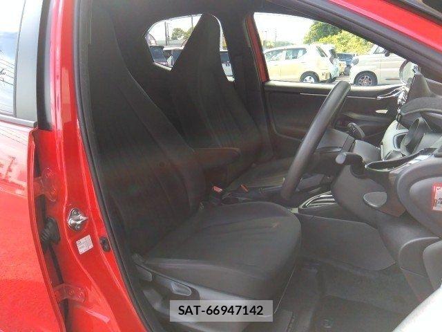 Toyota YARIS 2020-06 8039438-9