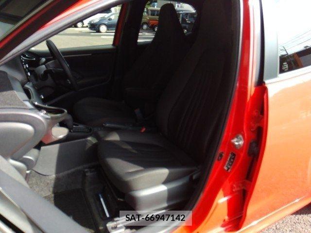 Toyota YARIS 2020-06 8039438-10