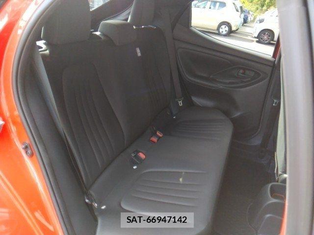 Toyota YARIS 2020-06 8039438-11