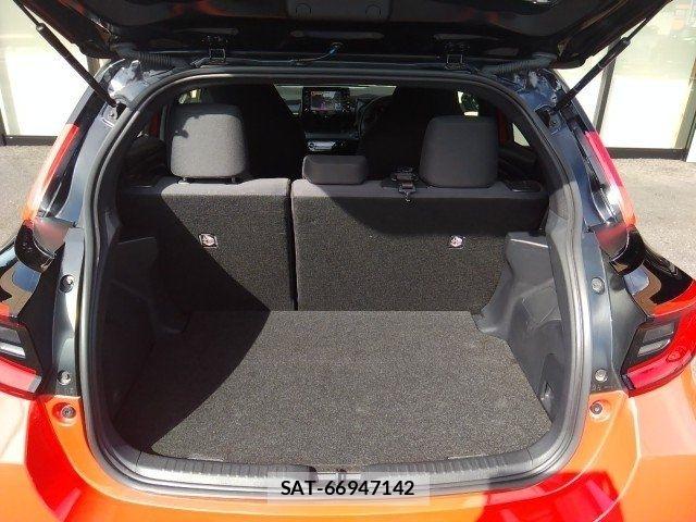 Toyota YARIS 2020-06 8039438-13