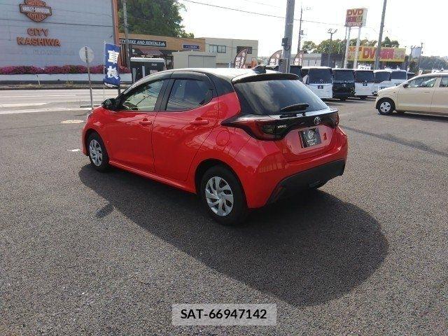 Toyota YARIS 2020-06 8039438-17