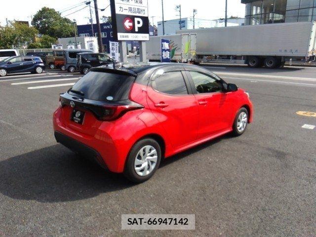 Toyota YARIS 2020-06 8039438-18