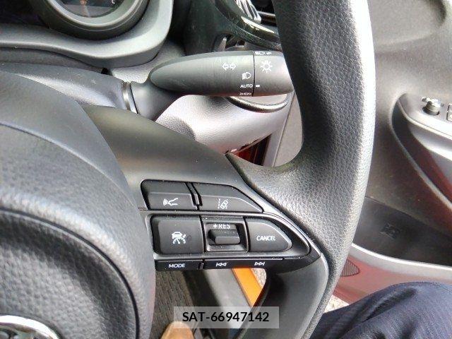 Toyota YARIS 2020-06 8039438-24