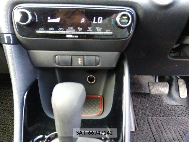 Toyota YARIS 2020-06 8039438-27