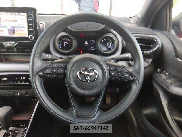 Toyota YARIS 2020-06 8039438-7