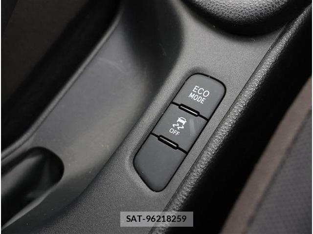 Toyota YARIS 2023-03 8102957-11