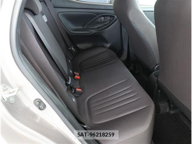 Toyota YARIS 2023-03 8102957-14