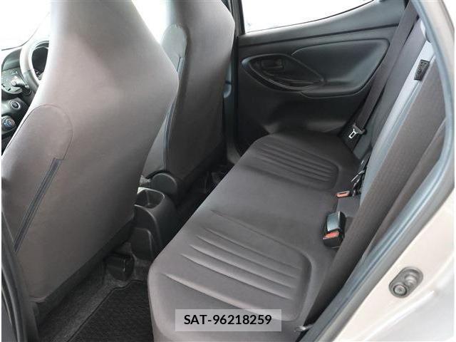 Toyota YARIS 2023-03 8102957-16
