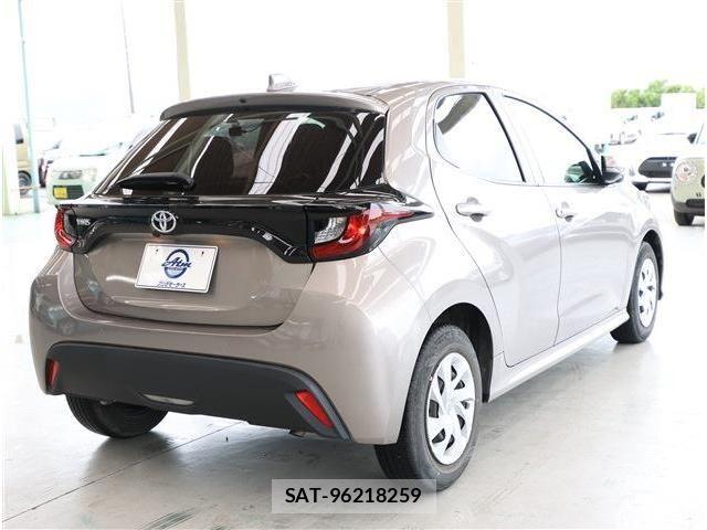Toyota YARIS 2023-03 8102957-6
