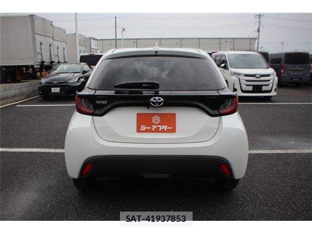 Toyota YARIS 2022-03 8102954-10