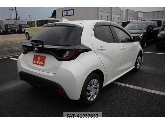 Toyota YARIS 2022-03 8102954-11