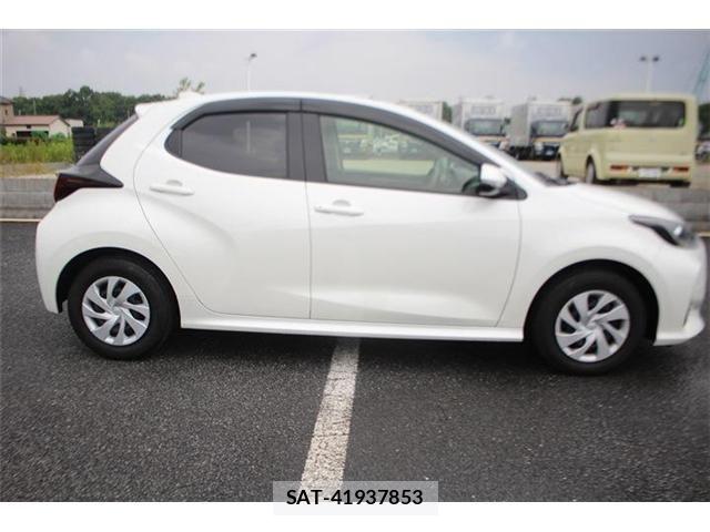 Toyota YARIS 2022-03 8102954-12