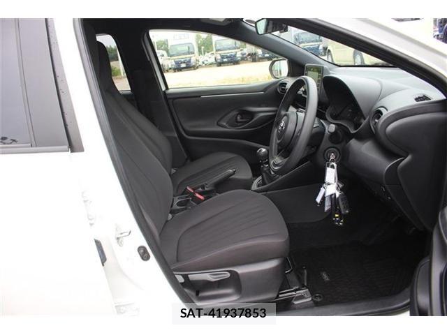 Toyota YARIS 2022-03 8102954-25