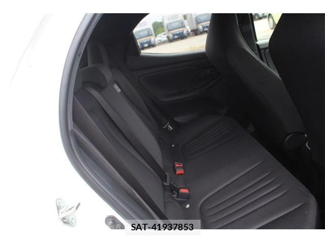 Toyota YARIS 2022-03 8102954-28