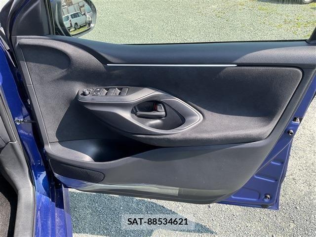 Toyota YARIS 2023-03 8102956-9
