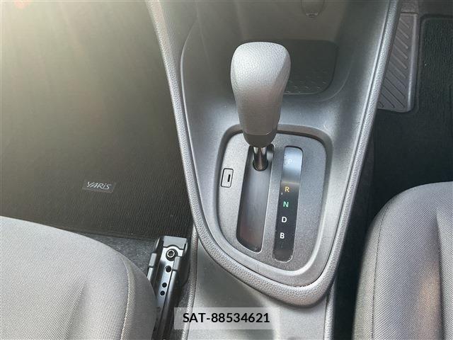 Toyota YARIS 2023-03 8102956-10