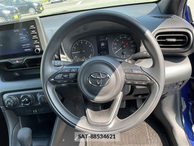 Toyota YARIS 2023-03 8102956-11