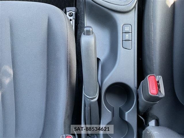 Toyota YARIS 2023-03 8102956-12