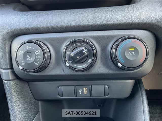 Toyota YARIS 2023-03 8102956-18
