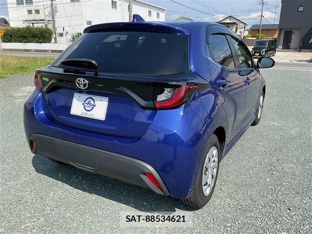 Toyota YARIS 2023-03 8102956-6