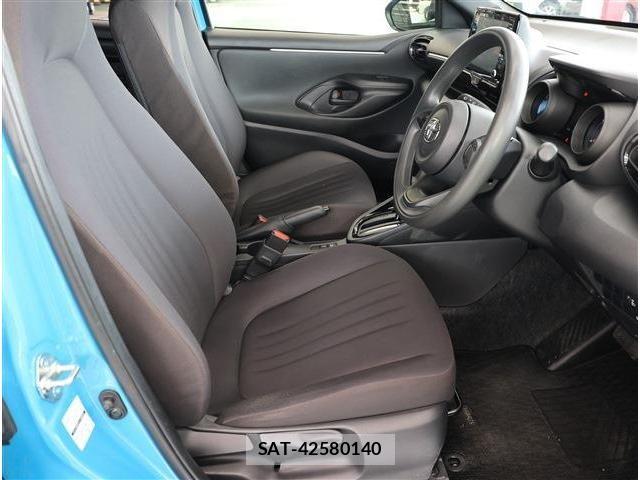 Toyota YARIS 2021-02 8102961-12