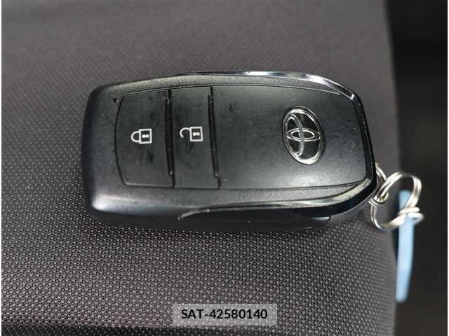 Toyota YARIS 2021-02 8102961-16