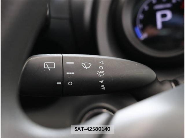 Toyota YARIS 2021-02 8102961-29