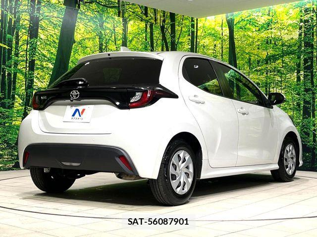 Toyota YARIS 2023-07 8147084-17