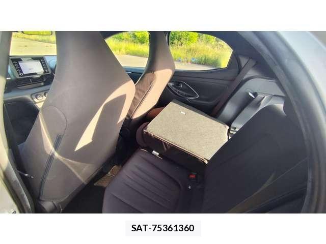Toyota YARIS 2021-04 8159594-22