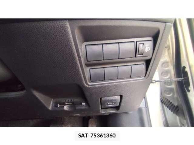 Toyota YARIS 2021-04 8159594-29