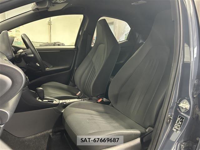 Toyota YARIS 2024-08 8159588-23