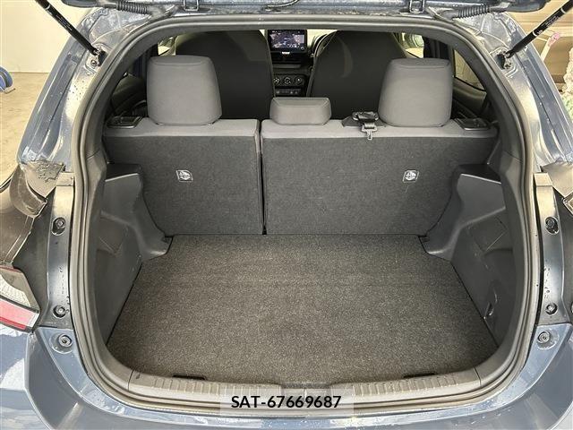 Toyota YARIS 2024-08 8159588-25