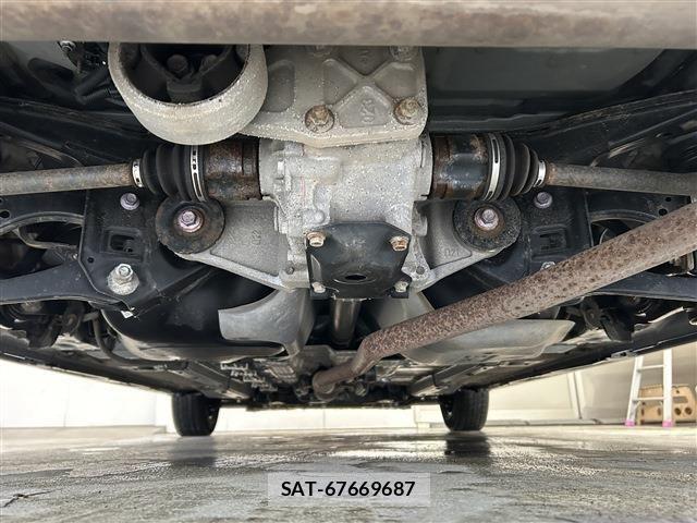 Toyota YARIS 2024-08 8159588-26