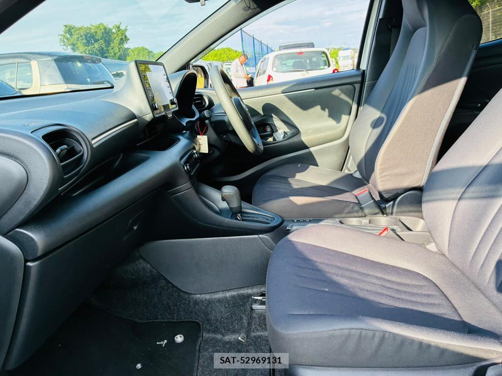 Toyota YARIS 2021-07 8144181-10
