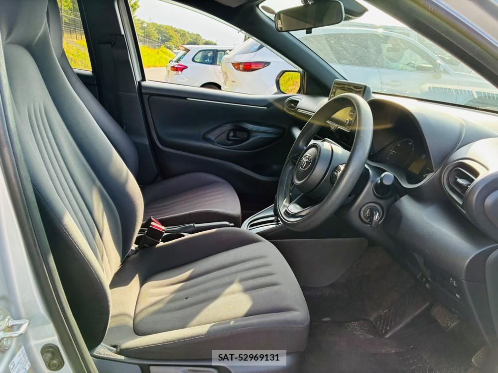 Toyota YARIS 2021-07 8144181-11