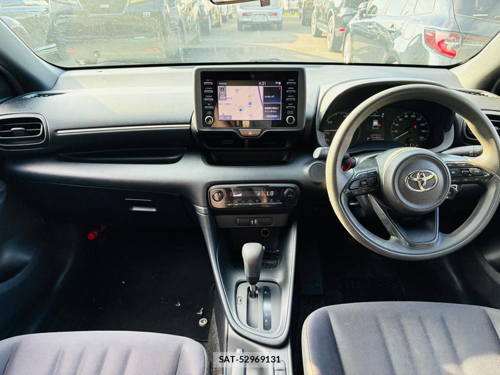 Toyota YARIS 2021-07 8144181-12