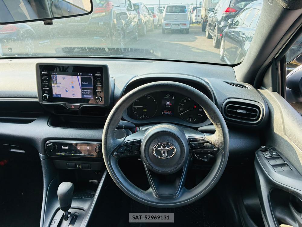 Toyota YARIS 2021-07 8144181-13