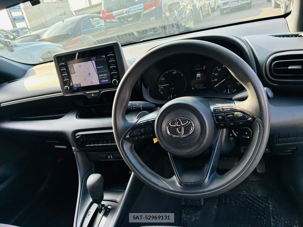 Toyota YARIS 2021-07 8144181-14