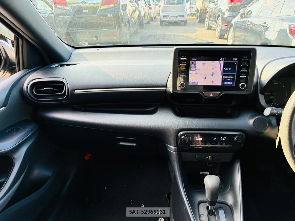 Toyota YARIS 2021-07 8144181-17