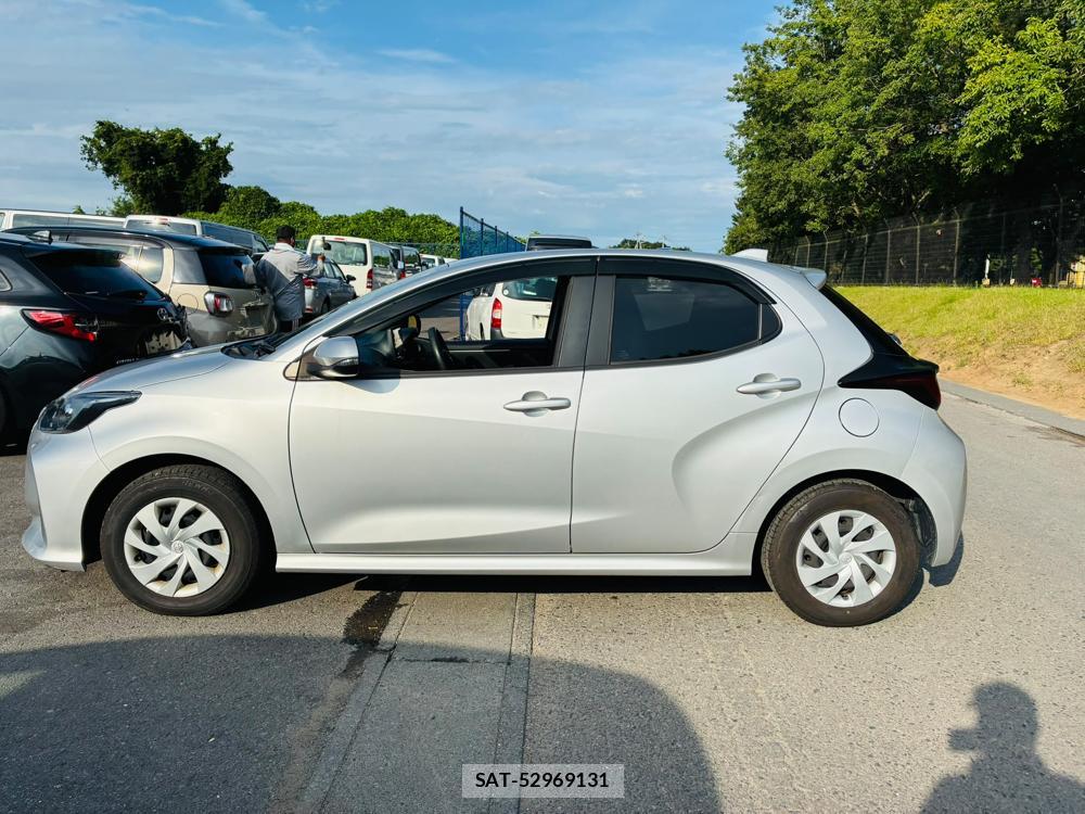 Toyota YARIS 2021-07 8144181-1