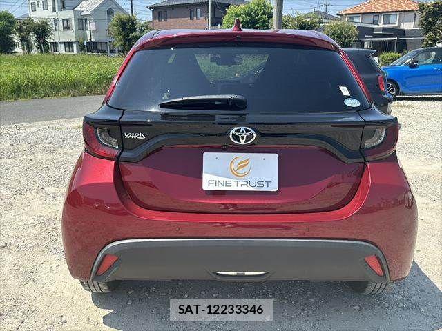 Toyota YARIS 2020-09 8211180-15