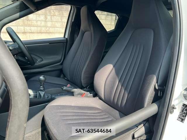 Toyota YARIS 2021-12 8211174-22