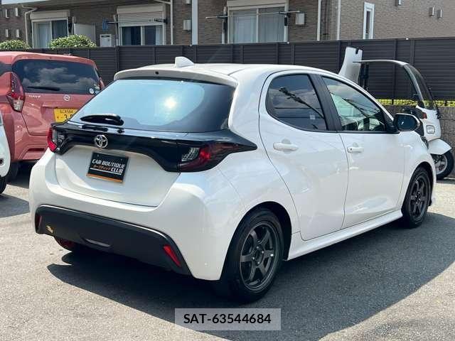 Toyota YARIS 2021-12 8211174-8