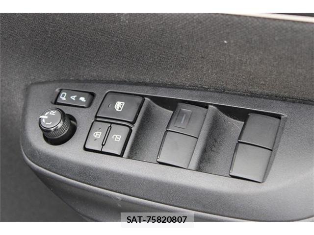 Toyota YARIS 2020-07 8232553-22