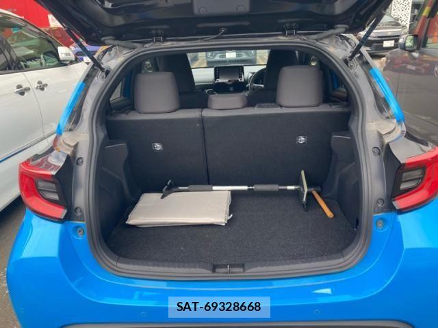 Toyota YARIS 2021-11 8232552-12