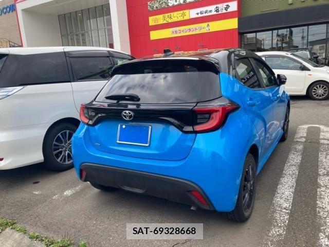 Toyota YARIS 2021-11 8232552-3